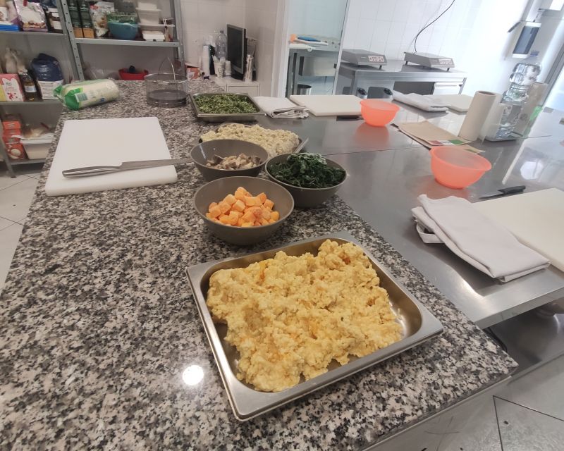 Cooking Class with lunch or dinner - Decorating and tasting Sicilian cannoli