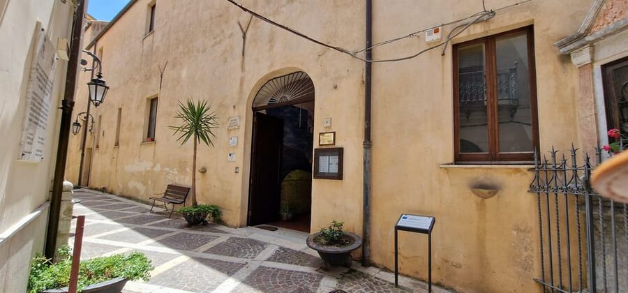 Corleone: Guided Tour of the C.I.D.M.A - Anti-Mafia Movement - The opening gallery and the real faces of Sicily