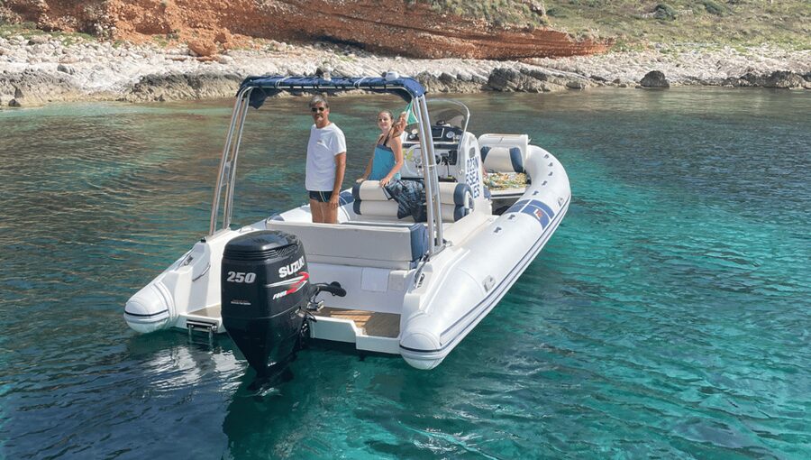 Da Trapani: Escursione alle isole Egadi Favignana & Levanzo - Crossing to Levanzo for a wilder coastline
