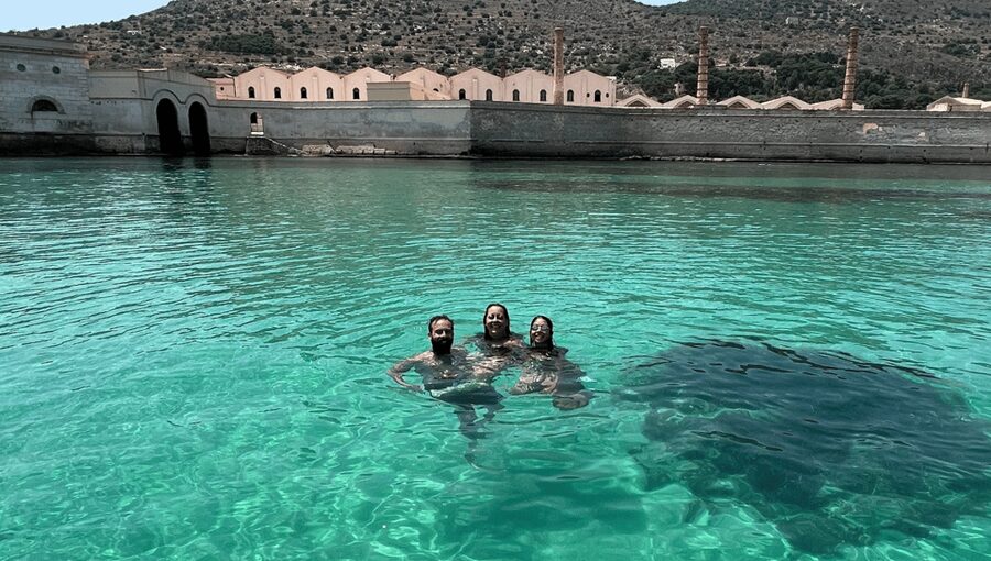 Da Trapani: Escursione alle isole Egadi Favignana & Levanzo - The Lovers’ Cave and snorkeling from the boat