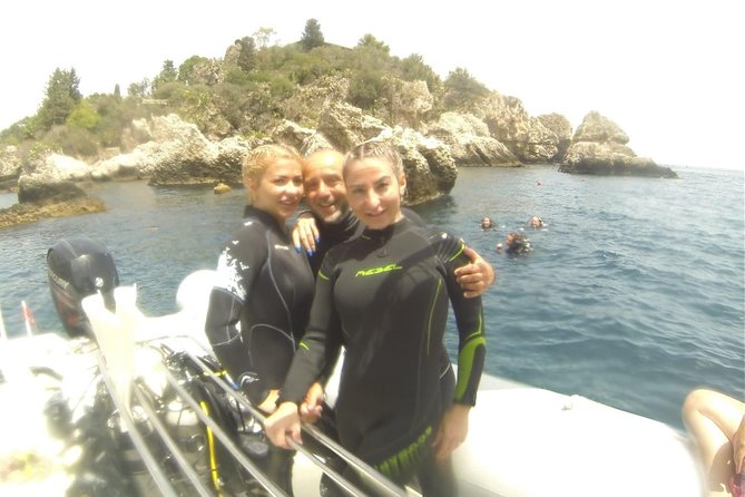 Discover scuba diving - Why the four-person limit matters