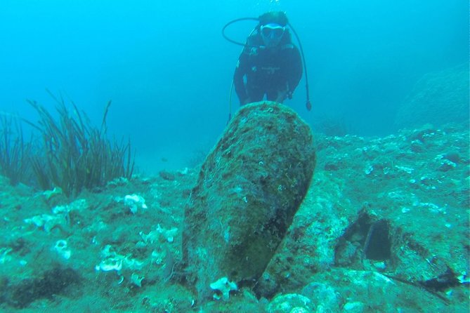 Diving for patented divers - A five-minute boat ride to the first site