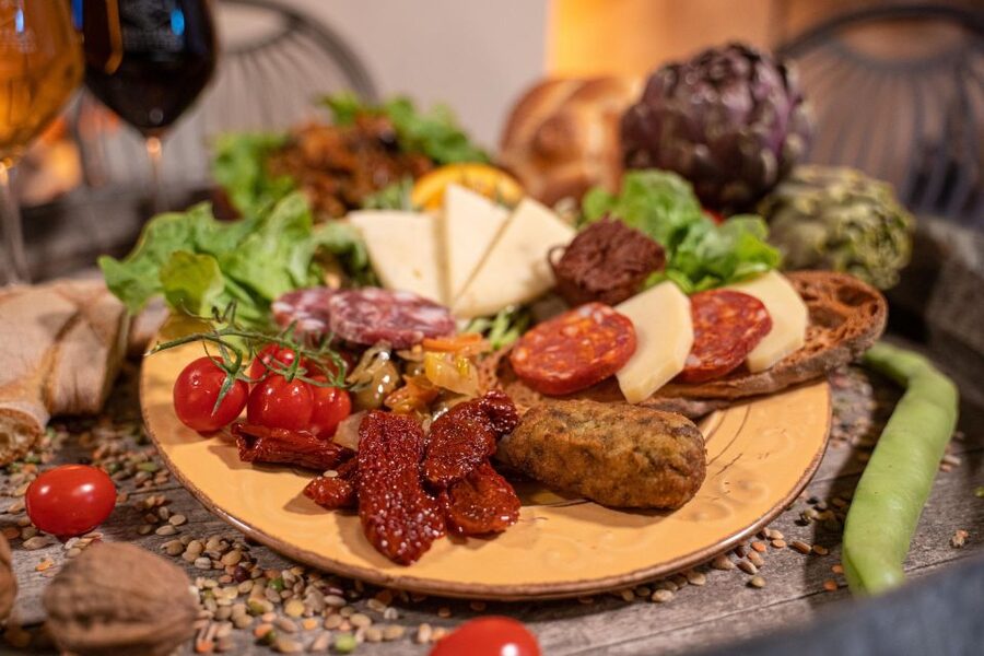 Enoteca dell'Etna: Iemu Spizzicannu Tasting - A Sicilian meal inside Palmento Arena