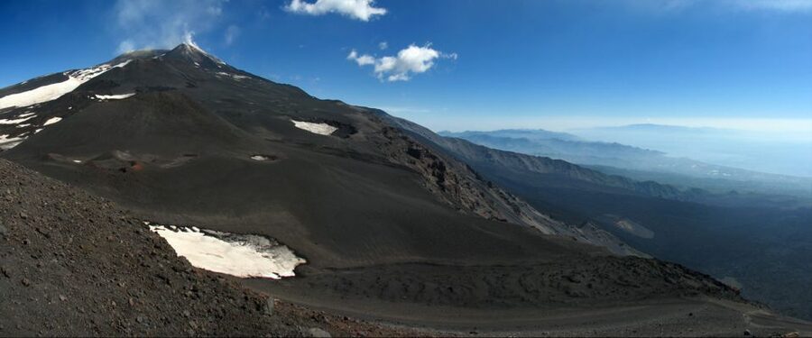 Etna 3000m - The first Etna stop: walking volcanic ground at 2000 meters