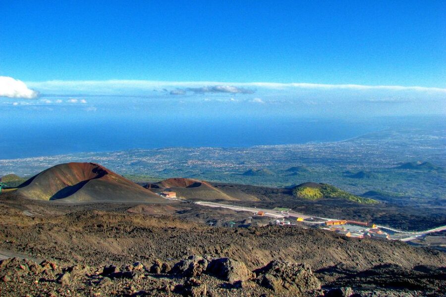 Etna Basic Tour 1900 metres - What you see at the Silvestri Craters