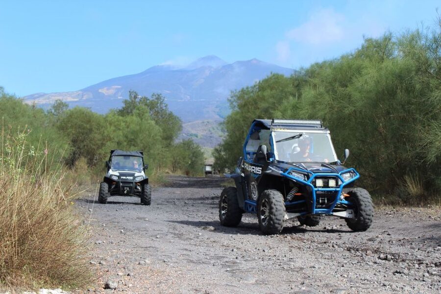 Etna Buggy 4x4 Tour - The climb to Rifugio Sapienza