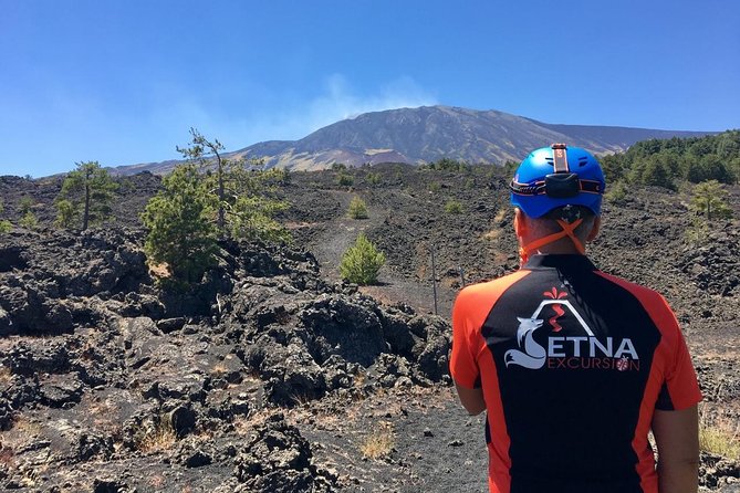 Etna Grantour - 4x4 & trekking - Private tour with lunch included - Morning trekking across Mount Etna