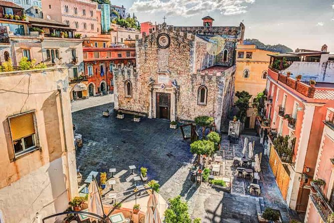 Etna -Taormina - Isola Bella - The guide question: driver-led or fully guided?