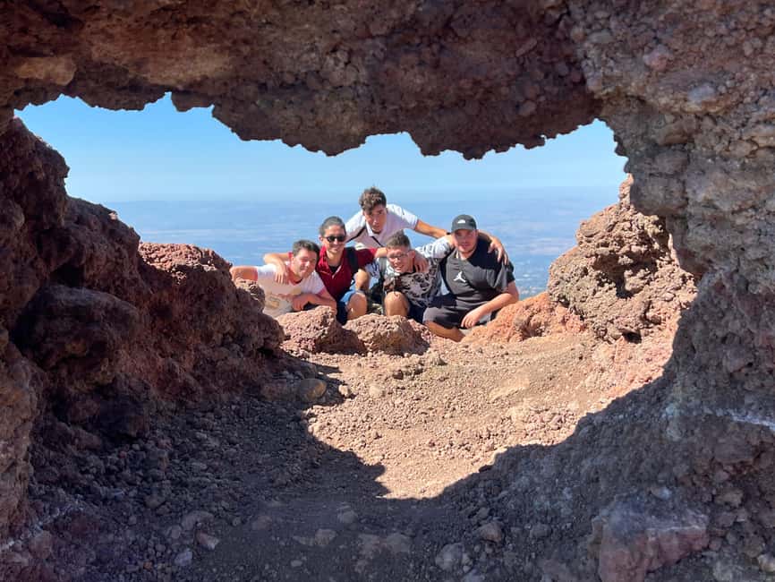 ETNA: TOUR GUIDATO DELL'ETNA CON PRELIEVO DA CATANIA - Inside Grotta dei Tre Livelli