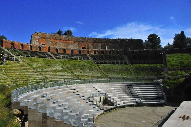 Excursion HALF DAY- Syracuse Greek Theatre and the island of Ortigia. - The entrance fee is the key price detail