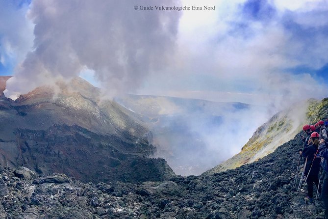 Excursion to the top of Etna |For good walkers (transport services not included) - Guides who make the volcano understandable