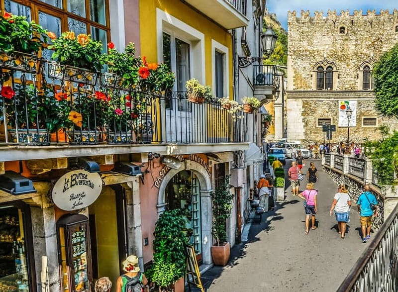 From Catania: Taormina, Isola bella & Castelmola tour - What the audio guide really adds