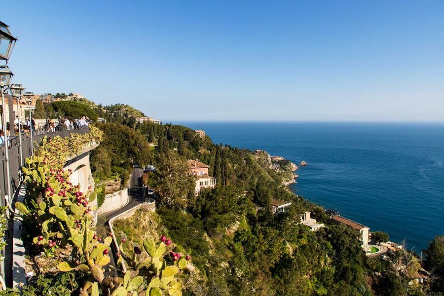 From Catania: The Godfather Tour in a Vintage Car - Taormina and the one-hour Corso Umberto visit