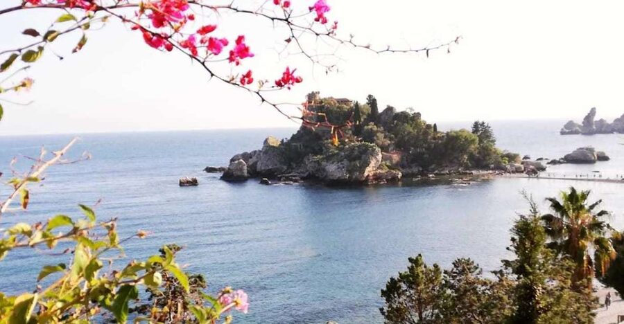 From Catania: White Lotus tour Taormina, Castelmola & Naxos - Taormina on your own terms