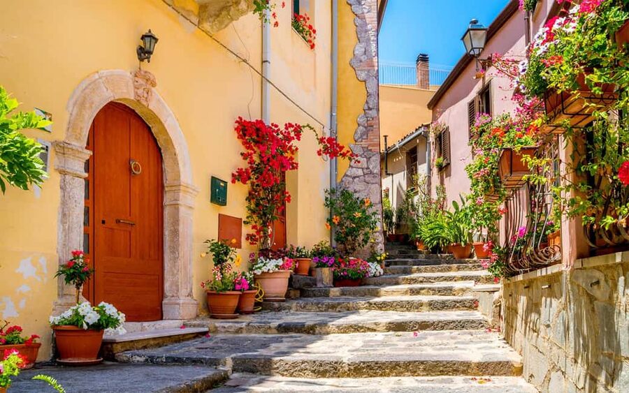 From Cefalù: Day Trip to Mount Etna and Taormina - Leaving Cefalù before breakfast