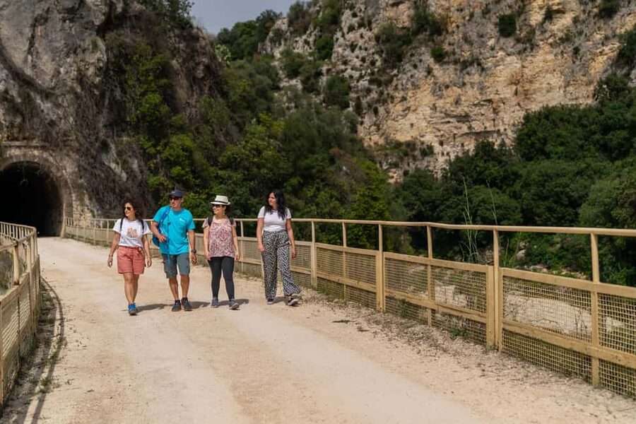 From Siracusa: Pantalica Nature Reserve Guided Hiking Tour - Federico’s guiding style and small-group advantage