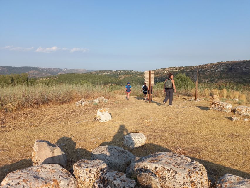 From Siracusa: Pantalica Nature Reserve Guided Hiking Tour - What the tour does well