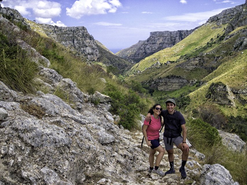 From Syracuse: Cavagrande Natural Reserve Guided Trek - Who should book this Cavagrande trek