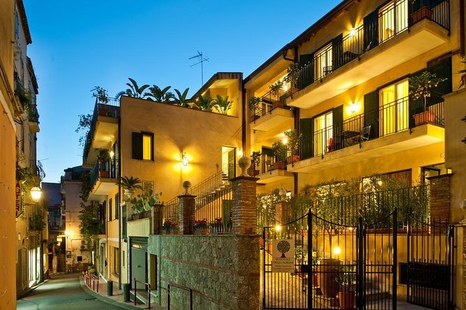 From Syracuse: Private Taormina and Castelmola tour with lunch - Climbing from Taormina to Castelmola