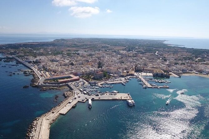 From Trapani: Egadi Islands tour with lunch on board - Levanzo’s quiet village and coves