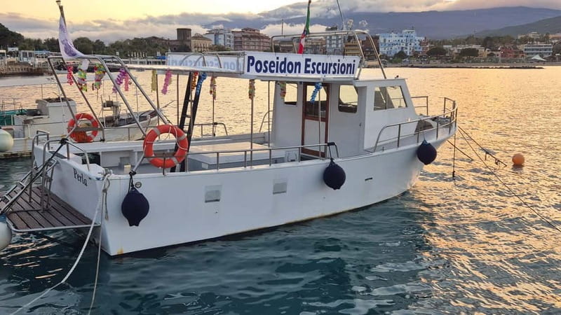 Giardini Naxos: Boat Tour with Aperitif - What the crew adds to the experience