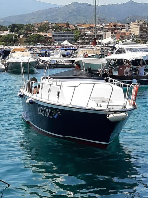 Giardini Naxos: Taormina & Isola Cruise Bella with Aperitif - Who should book this boat ride?