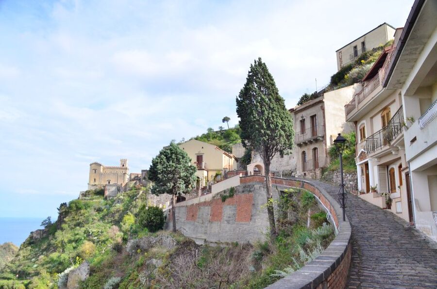 GODFATHER TOUR film's locations departure from Taormina area - Bar Vitelli: famous, photogenic, and busy