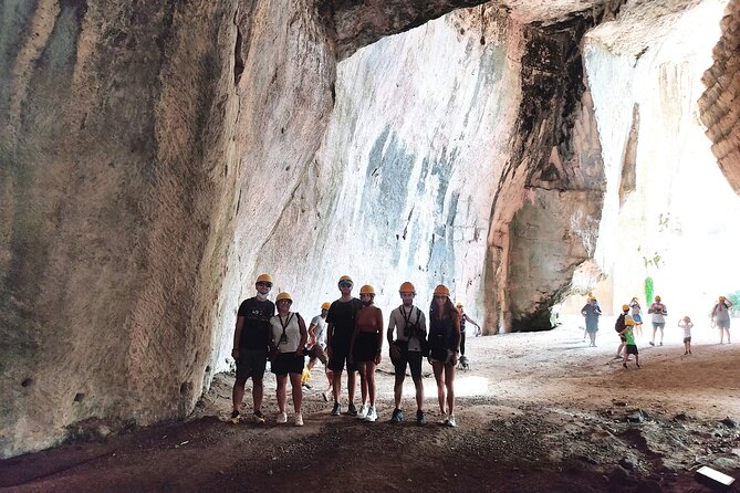 Group guided tour of the archaeological park of Neapolis - Hieron’s Altar and the scale of public ceremony