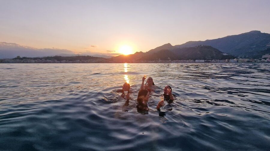 HALF-DAY TAORMINA BOAT TOUR - A four-hour route through bays and caves