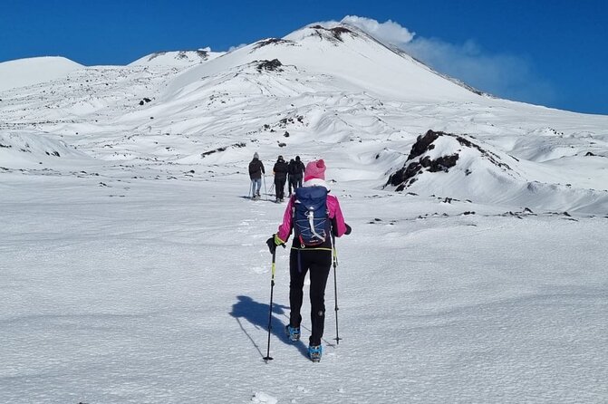 Hike near the summit craters up to the maximum safe altitude currently foreseen - Clothing and equipment that actually matter