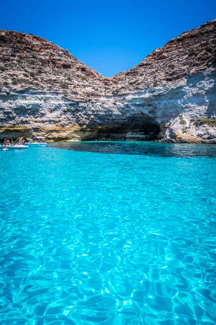 Lampedusa: Yacht excursion, swimming stops and typical lunch - The guides make the route easier to understand
