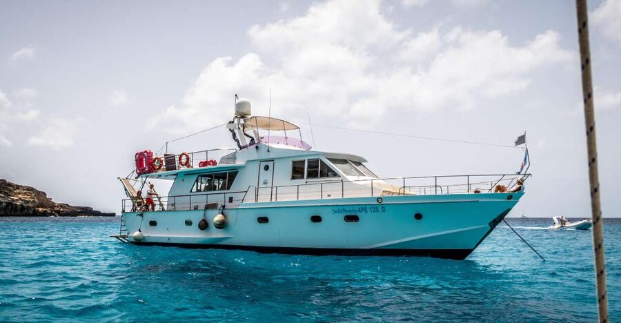 Lampedusa: Yacht excursion, swimming stops and typical lunch - A seafood lunch served at the table