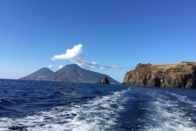 Lipari & Salina sud - individual partecipation on the tour - The aperitif adds a local touch