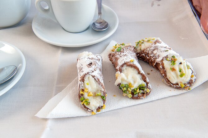 Market tour and lunch or dinner at a local's home in Siracusa - Starting at Siracusa’s market