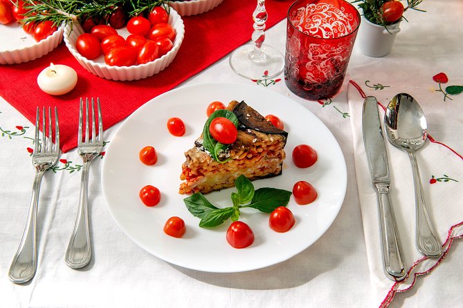 Market tour and lunch or dinner at a local's home in Siracusa - The four-course Sicilian meal