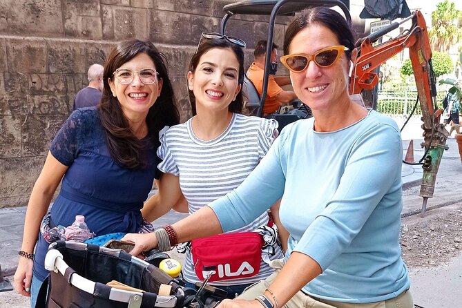 Markets and monuments: walking tour and street food in Palermo - Piazza Olivella and the starting point