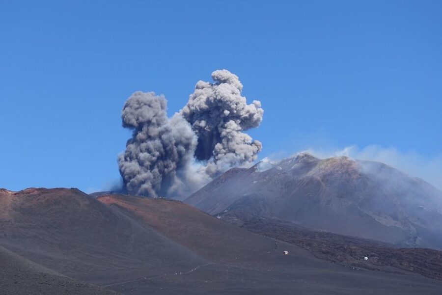 Mt Etna: Winter Trekking Tour with Optional Catania Transfer - Who should book this three-hour winter trek