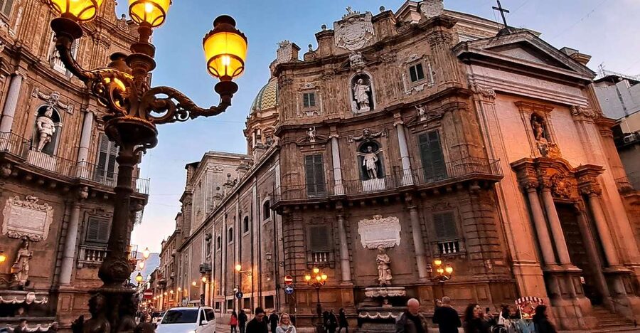 Napoli tour: alla scoperta del centro storico - San Gregorio Armeno, where Christmas lasts all year