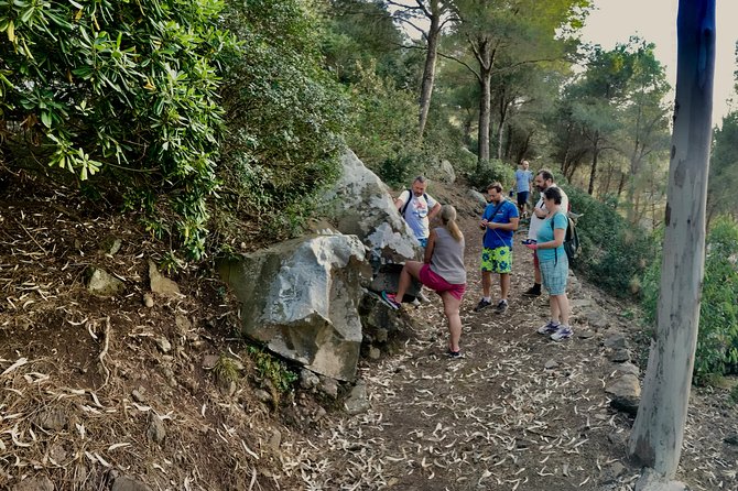 Naturalistic excursion to Ustica - Seeing the old tuff quarry near the path