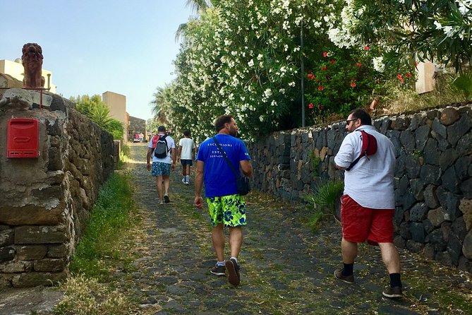 Naturalistic excursion to Ustica - Following the cobbled mule track through the reserve