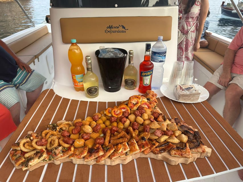 Naxos: Cruise on Isola Bella with swimming, fruit & prosecco - Sailing across the Bay of Giardini Naxos
