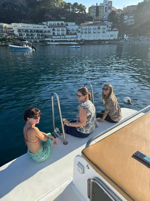 Naxos: Cruise on Isola Bella with swimming, fruit & prosecco - Fruit, prosecco, and the real size of the refreshments