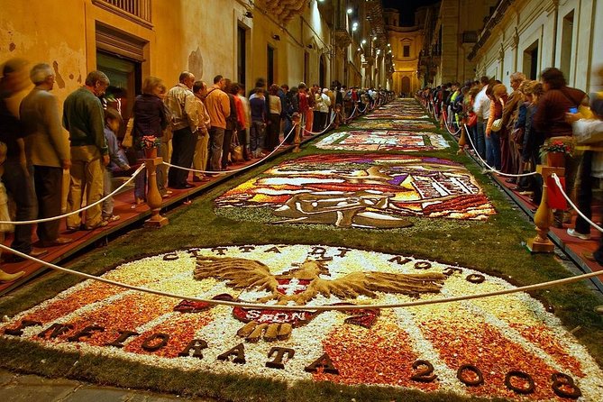 Noto Walking Tour - City Hall completes the civic picture