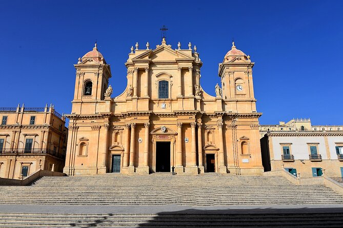 Noto Walking Tour - Porta Reale sets the tone