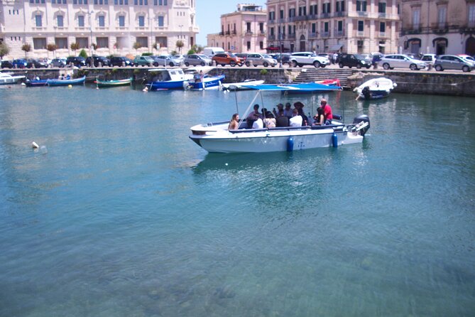 Ortigia Island and Sea Caves Boat Tour with Prosecco - Group size and comfort on board