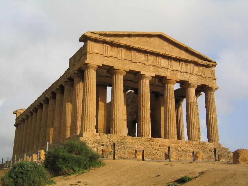 Palermo: Agrigento and the Valley of the Temples Day Tour - Scala dei Turchi: striking view, short stop