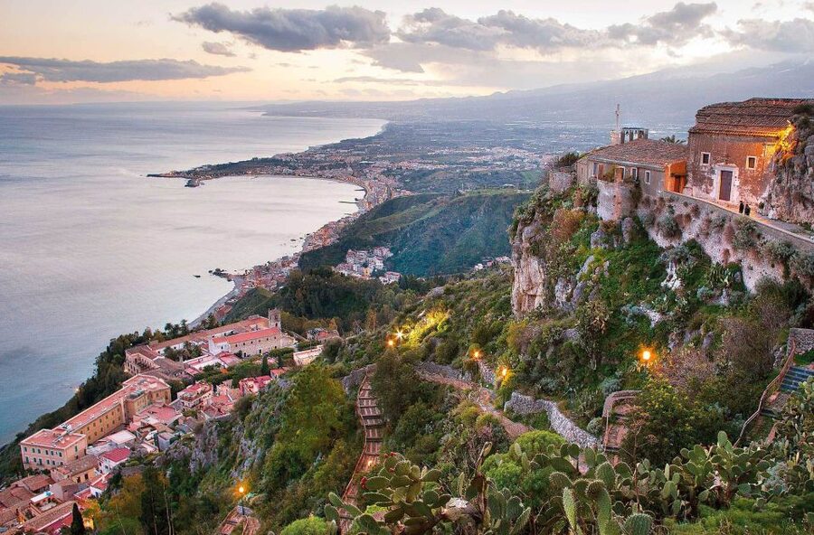 Palermo/Cefalù: Mount Etna and Taormina Day Trip - Three hours among Taormina’s streets