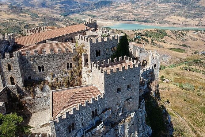 Palermo: Medieval castles of Caccamo & Cefalù. Small Group Tour - The guides can shape the whole day