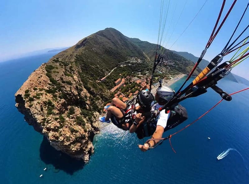 Palermo: paragliding flight with instructor foto and video - Flying over Sicily’s coast near Palermo