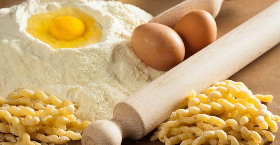 Palermo: Pasta & Tiramisu Cooking Class at a Local's Home - Rolling sfoglia by hand